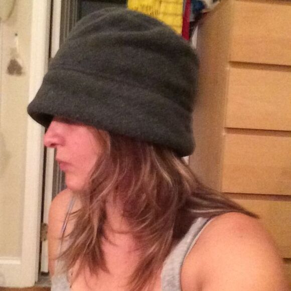 Grey winter hat - Picture 6 of 7